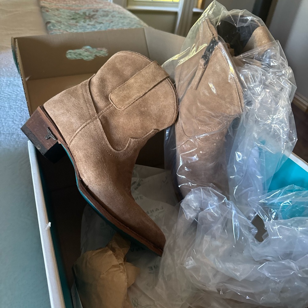 Brown Lane Ankle Boots with Stylish Design